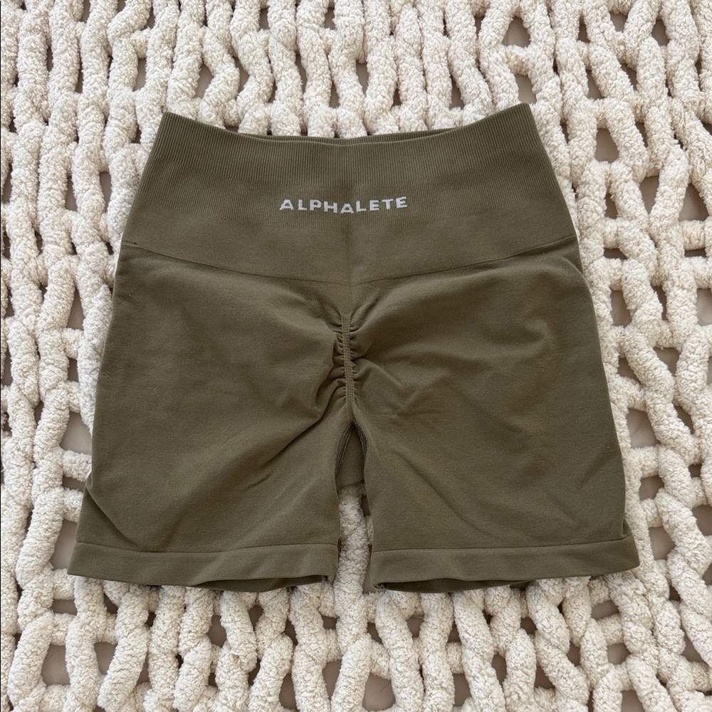 Alphalete Women's Khaki High-Rise Amplify Shorts